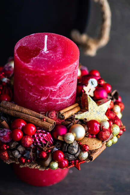 Close-up de uma decoração de vela de Natal — Fotografia de Stock