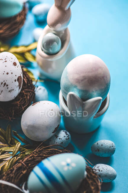 Easter bunny and Painted Easter eggs in bird's nests — Stock Photo