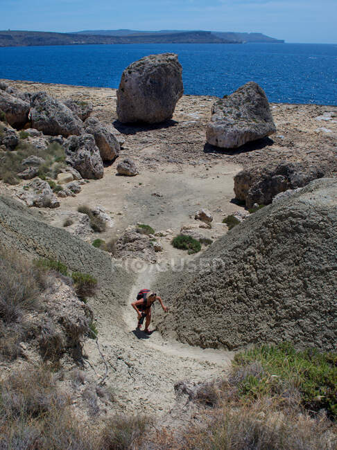 Female hiker walking up a hill, Selmun, Malta — Stock Photo
