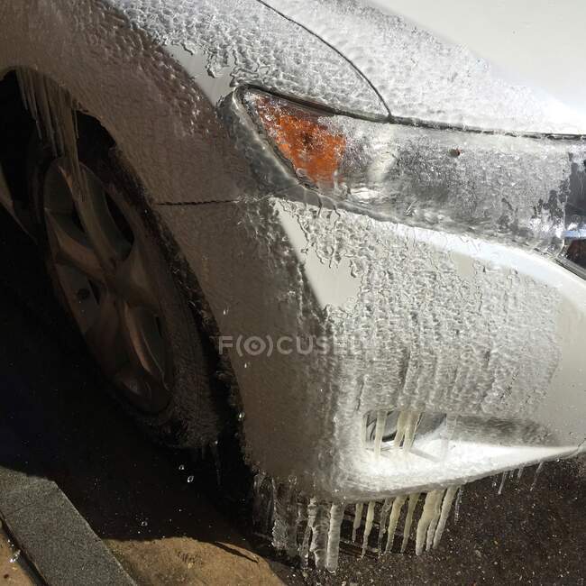 Close-up of icicles on the front of a car — Stock Photo