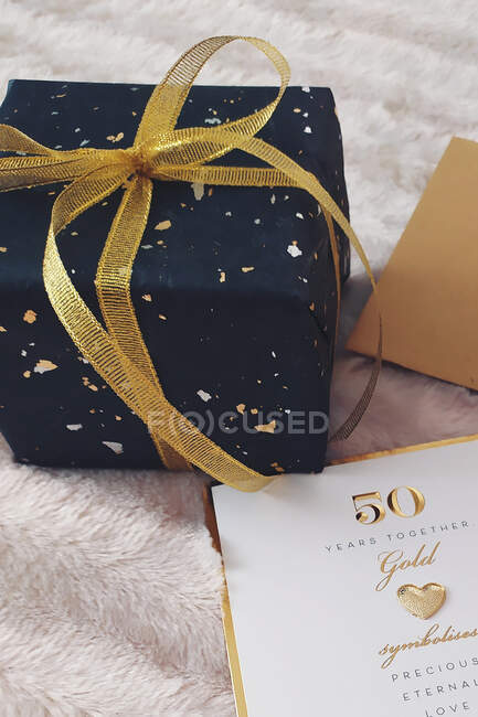 Wrapped gift and card for a 50th wedding anniversary — Stock Photo