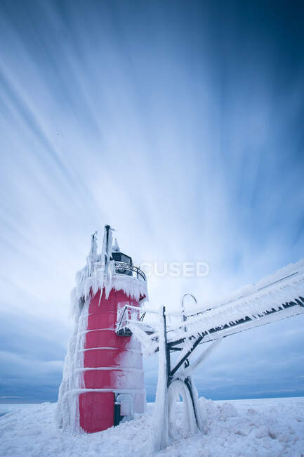 South Haven Lighthouse in winter, Michigan, USA — Stock Photo