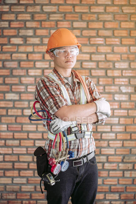 Retrato de un ingeniero en una obra de construcción, Tailandia - foto de stock