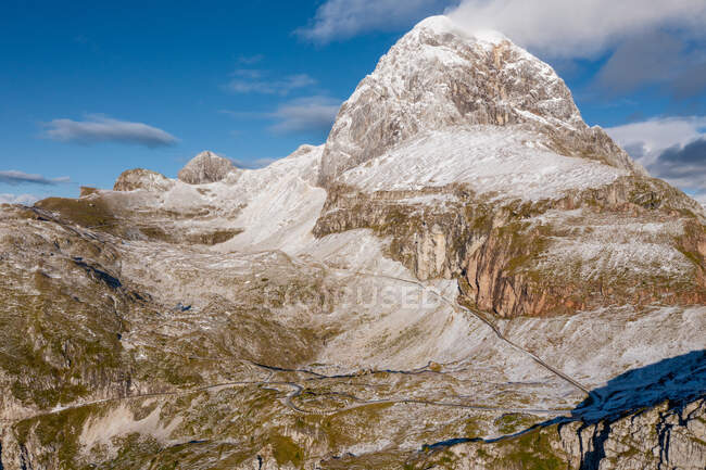 Passe montanha em Mangart mountain range, Julian alps, Eslovénia — Fotografia de Stock