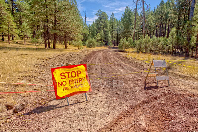 Twin Springs Road in Bill Williams Loop Road, Arizona, USA gesperrt — Stockfoto