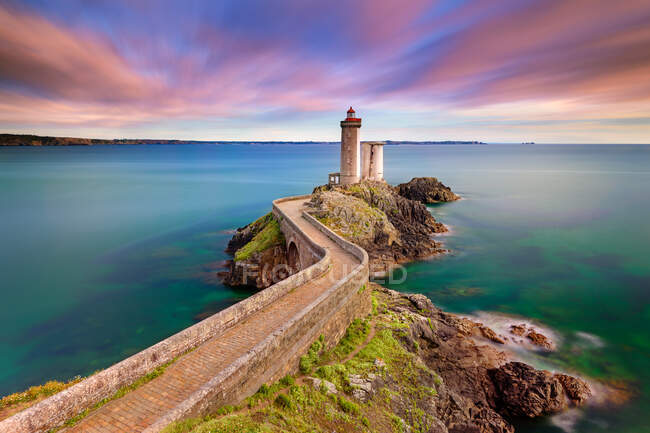 Longue exposition du phare de Petit Minou, Plouzane, Bretagne, France — Photo de stock