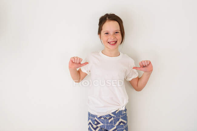 Portrait of a smiling girl — Stock Photo