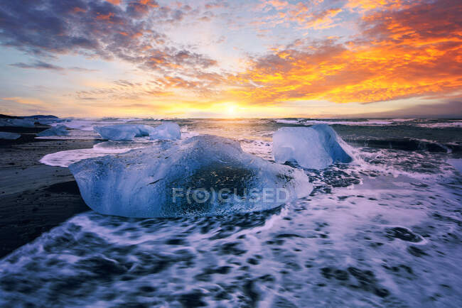 Діамантовий пляж, жокулсарлон, льодовик Ватнайокутль, національний парк. — стокове фото