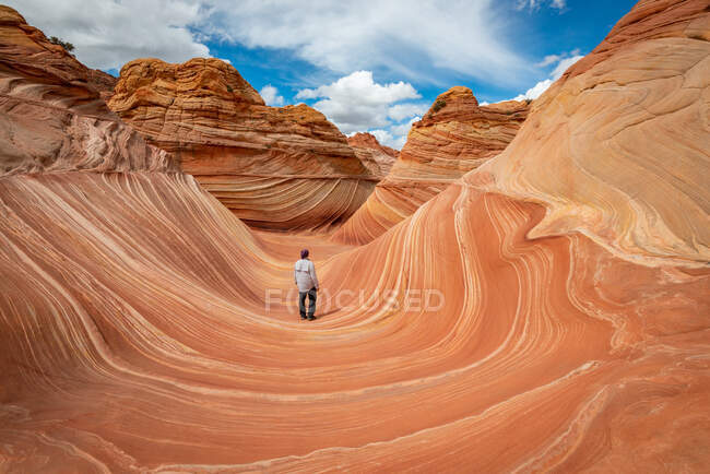 Homme debout à Paria Canyon-Vermilion Cliffs Wilderness, Arizona, USA — Photo de stock