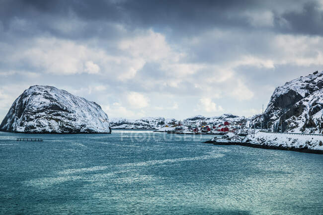 Прибрежная деревня, Нусдорд, Флакхойя, Флакстад, Лоффелланд, Норвегия — стоковое фото