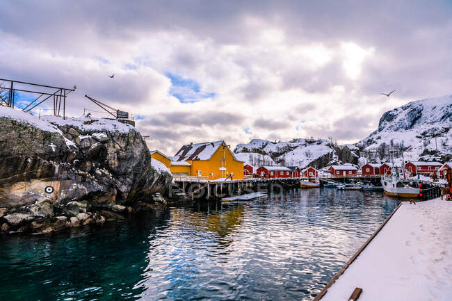 Vila costeira, Nusfjord, Lofoten, Nordland, Noruega — Fotografia de Stock