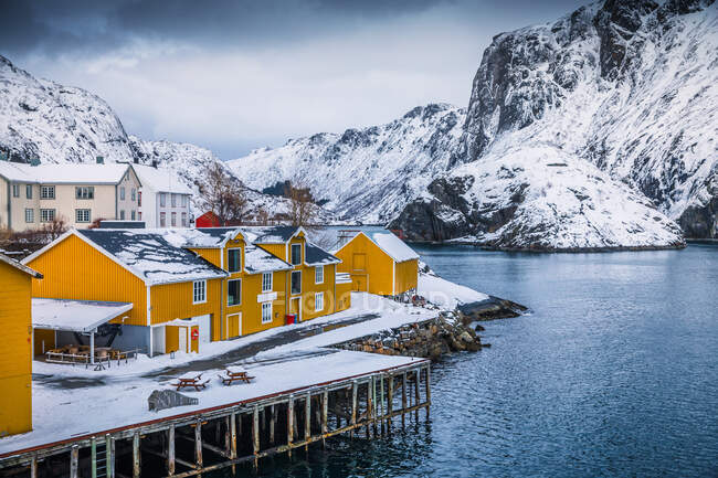 Coastal village, Nusfjord, Lofoten, Nordland, Norway - foto de stock
