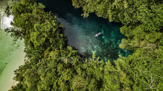 Aerial view of two paddleboarders on a lake, Batu Bolong, Fak Fak, West Papua, Indonesia — Stock Photo