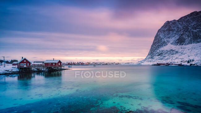 Pueblo costero, Hamnoy, Moskensoya, Moskenes, Lofoten, Nordland, Noruega - foto de stock