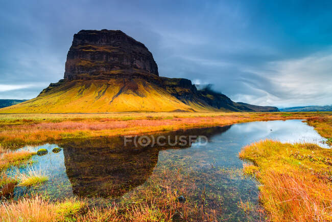 Lomagnupur mountain reflection, Islanda meridionale, Islanda — Foto stock
