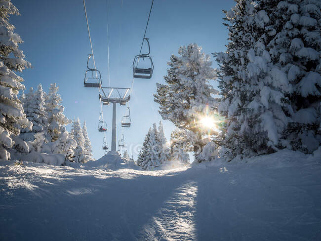 Ski lifts in the mountains, Bulgaria — Stock Photo
