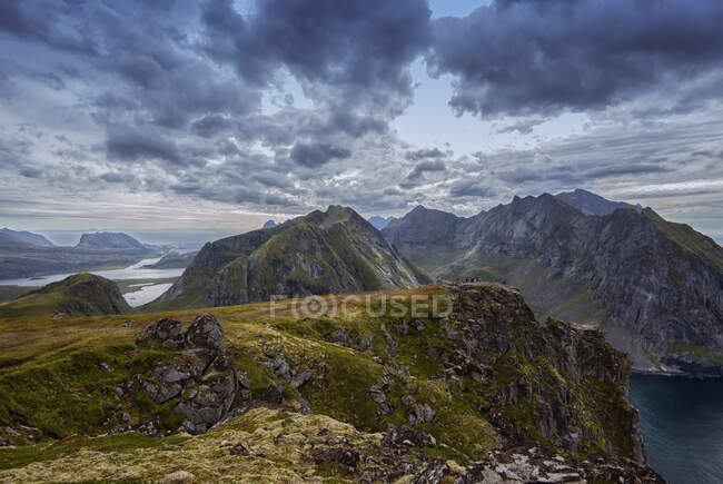 Blick vom Gipfel des Ryten, Flakstad, Lofoten, Nordland, Norwegen — Stockfoto