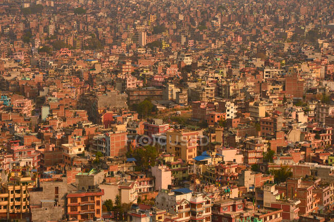 Paisaje urbano aéreo al atardecer, Katmandú, Nepal - foto de stock