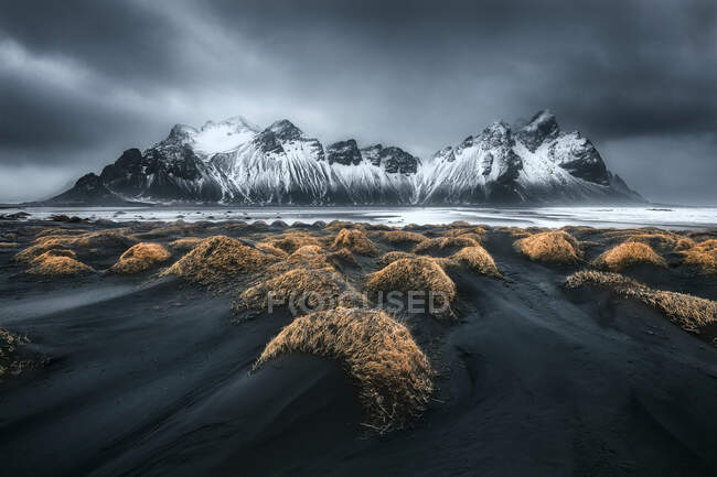 Vestrahorn e spiaggia di sabbia nera, Stokksnes, Islanda sud-orientale, Islanda — Foto stock