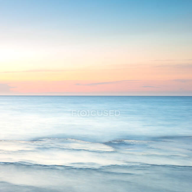 Puesta de sol sobre el océano, Filipinas - foto de stock