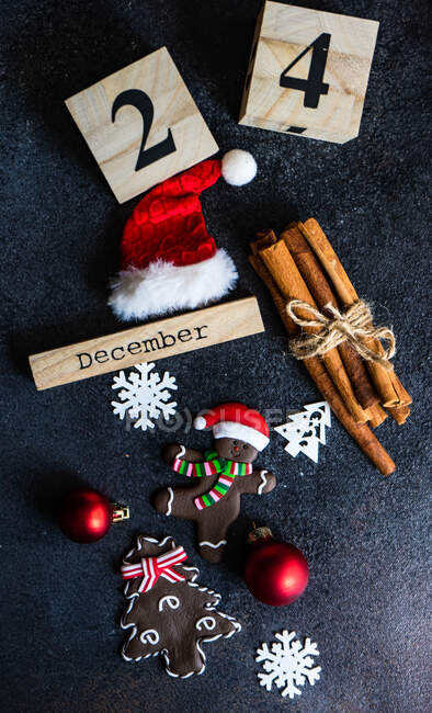 Adornos y decoraciones navideñas - foto de stock