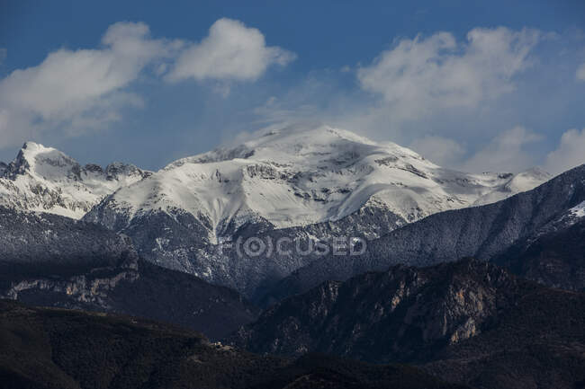 Горный пейзаж зимой, Национальный парк Ордеса и Монте-Пердидо, Уэска, Арагон, Испания — стоковое фото