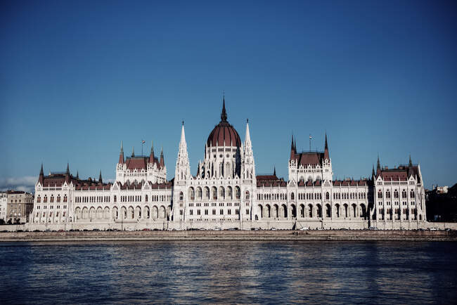 Bâtiment du Parlement sur le Danube, Budapest, Hongrie — Photo de stock