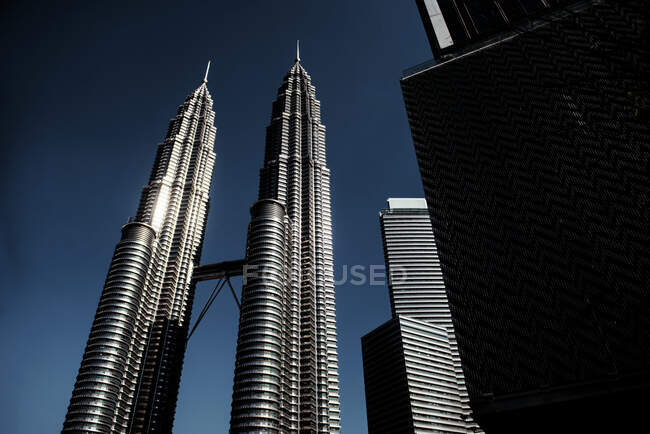 Вежі - близнюки Петронас (Куала - Лумпур, Малайзія). — стокове фото