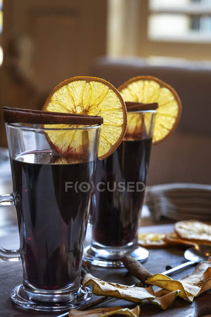 Two glasses of mulled wine — Stock Photo