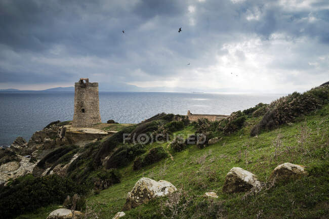 Guadalmesi-Turm bei Tarifa, Cadiz, Andalusien, Spanien — Stockfoto