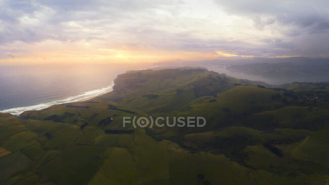 Vista aérea de la península de Otago, Dunedin, Isla Sur, Nueva Zelanda - foto de stock