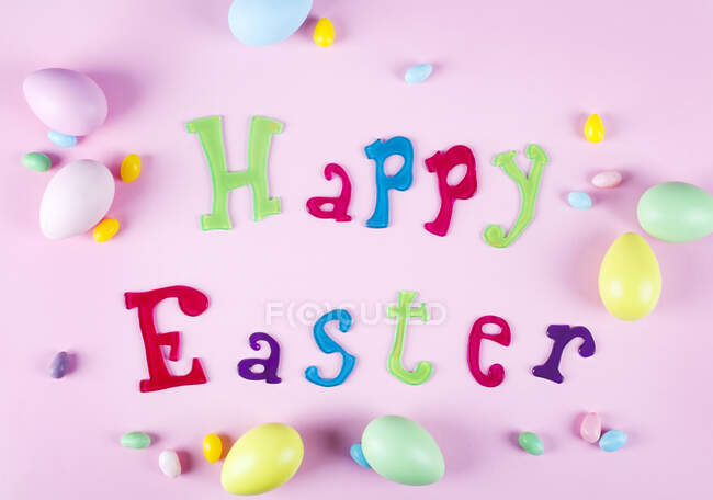 Happy Easter and Easter eggs — Stock Photo