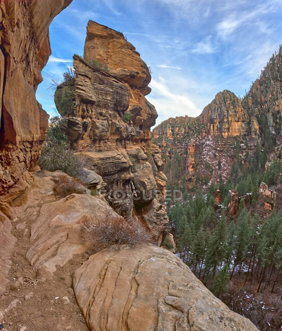 Spilla rocciosa lungo Sterling Pass Trail, Sedona, Arizona, USA — Foto stock