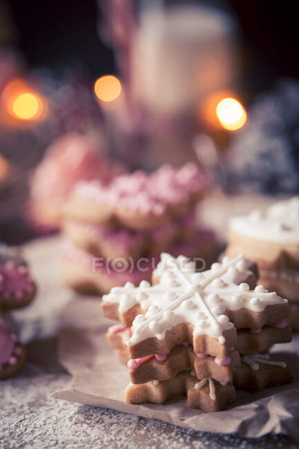 Nahaufnahme von Weihnachtsplätzchen und Cupcakes — Stockfoto