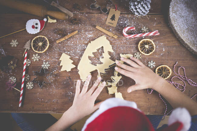 Overhead view of a child making Christmas cookies — Stock Photo