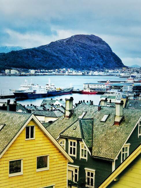 Skyline and harbour, Alesund, More og Romsdal, Norway — Stock Photo