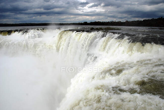 Primer plano de las Cataratas del Iguazú, Brasil - foto de stock