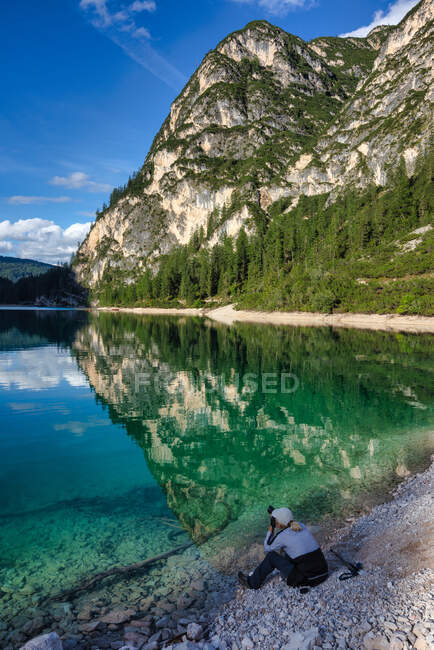 Turismo femminile nelle Dolomiti, Alto Adige, Italia — Foto stock