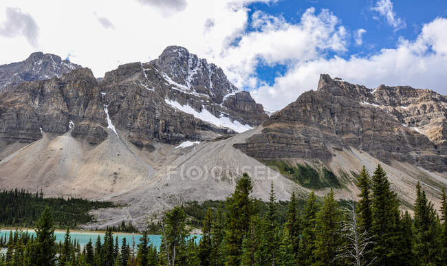 Peyto Lake and Rocky Mountains, Banff National Park, Альберта, Канада — стоковое фото