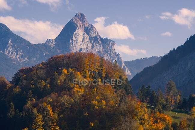 Monte Mythen paisaje, Schwyz, Suiza - foto de stock