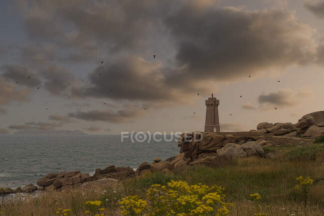 Ploumanac'h lighthouse, Cotes-d'Armor, Perros-Guirec, France — Stock Photo