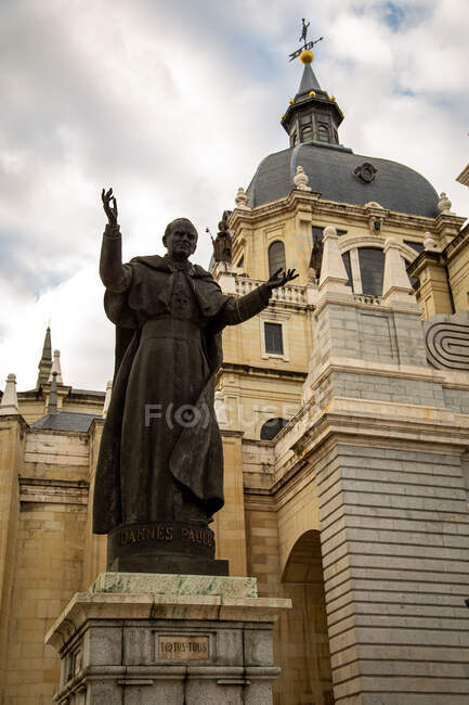 Catedral de la Almudena, Madrid, España - foto de stock