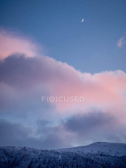 Heure bleue au-dessus des montagnes, Bulgarie — Photo de stock