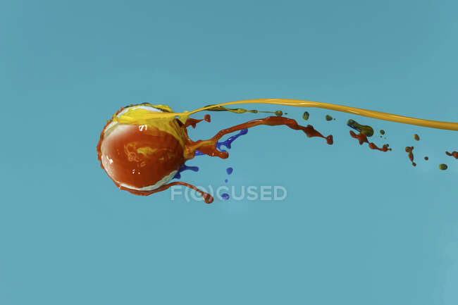 Bola de golfe coberta de tinta acrílica — Fotografia de Stock