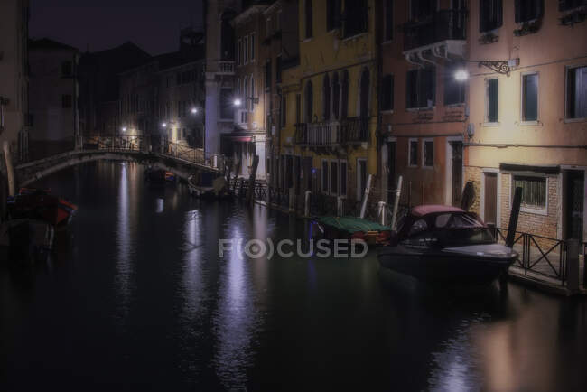 Fondamenta de Ca 'Vendramin ao longo do canal, Veneza, Veneto, Itália — Fotografia de Stock