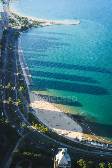 Reflexão de arranha-céus em Lake Michigan, Chicago, Illinois, EUA — Fotografia de Stock