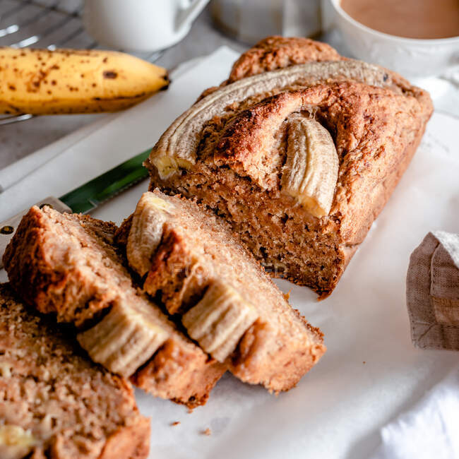 Home made banana bread and a cup of tea — Stock Photo