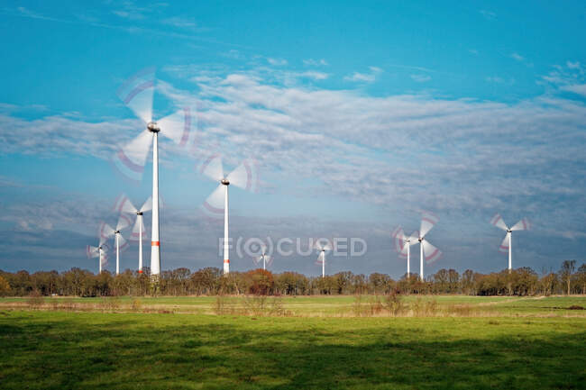 Wind farm, Baixa Saxónia, Alemanha — Fotografia de Stock