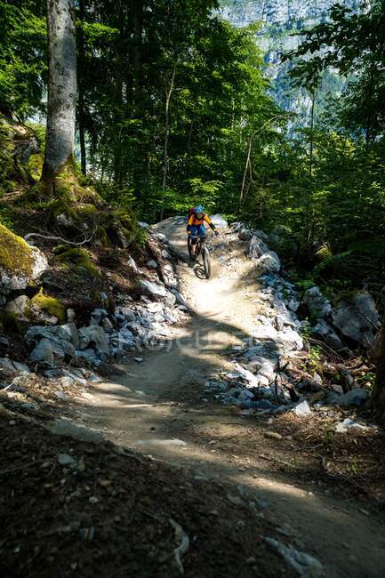 Woman riding a mountain bike along a flow trail in a bike park, Glarus, Switzerland — Stock Photo