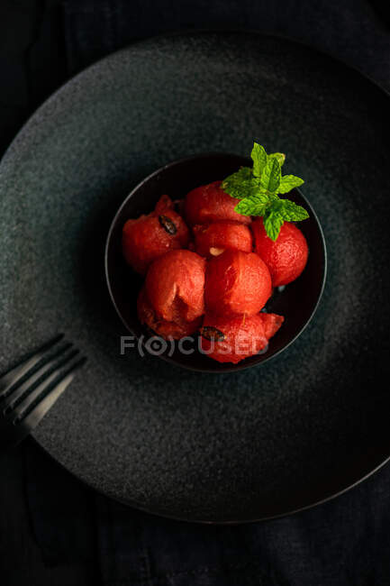 Wassermelonenbällchen mit Minze — Stockfoto